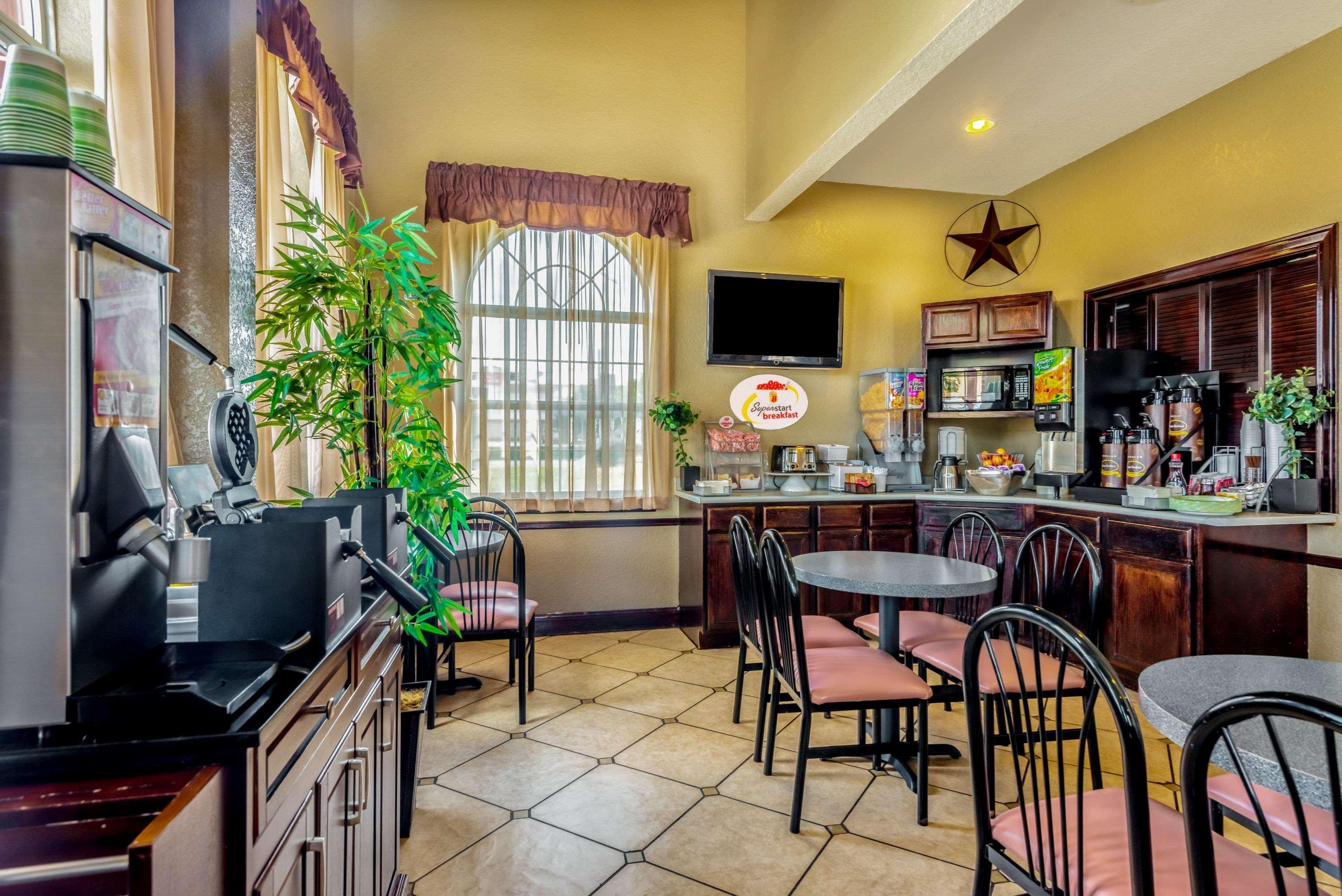 Hill Country Inn & Suites - New Braunfels, Gruene Екстериор снимка